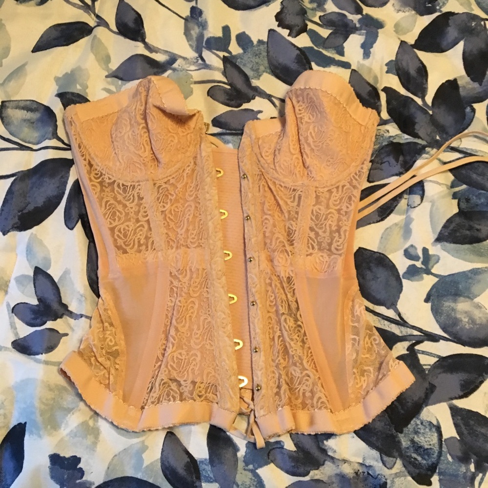 New corset size 4 , 36 DD